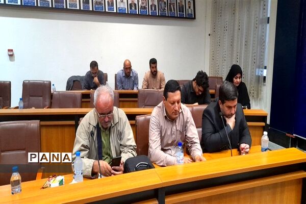 نشست خبرنگاران در فرمانداری شهرستان نور
