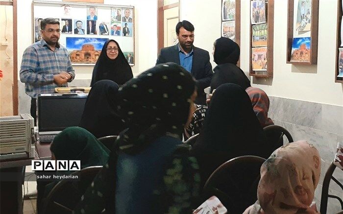 خبرنگاران به عنوان چشم بینای جامعه عمل می‌کنند