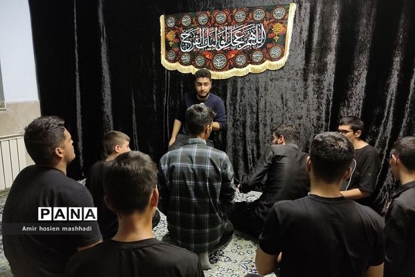 مراسم عزاداری محفل ریحانه‌الحسین بسیج دانش‌آموزی رودهن در دهه سوم محرم