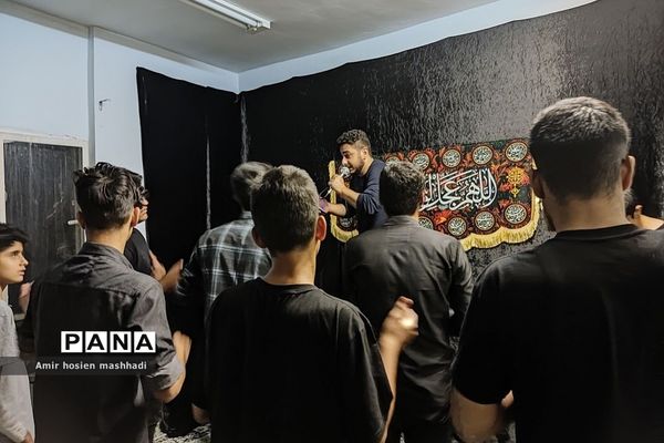 مراسم عزاداری محفل ریحانه‌الحسین بسیج دانش‌آموزی رودهن در دهه سوم محرم