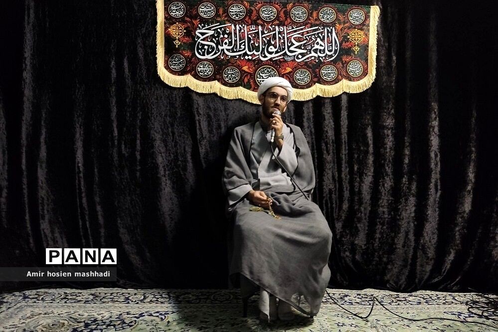 مراسم عزاداری محفل ریحانه‌الحسین بسیج دانش‌آموزی رودهن در دهه سوم محرم