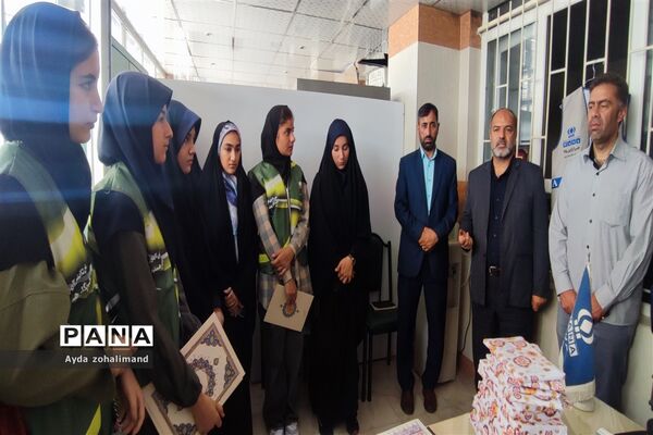 برگزاری نشست رئیس آموزش و پرورش رباط کریم با جمعی دانش‌آموز خبرنگاران
