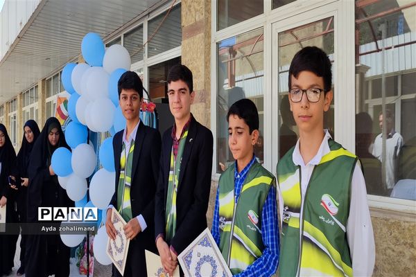 برگزاری نشست رئیس آموزش و پرورش رباط کریم با جمعی دانش‌آموز خبرنگاران