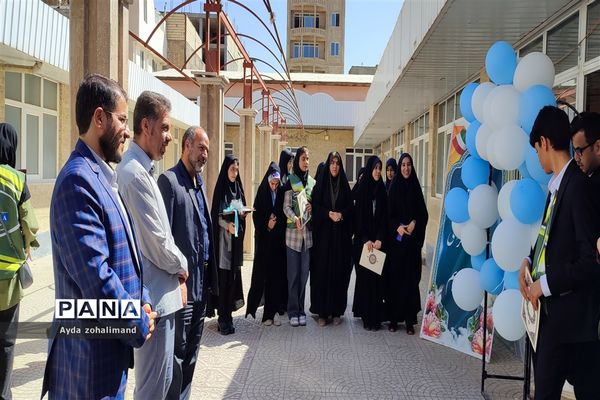 برگزاری نشست رئیس آموزش و پرورش رباط کریم با جمعی دانش‌آموز خبرنگاران