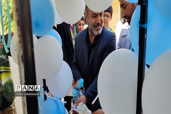 برگزاری نشست رئیس آموزش و پرورش رباط کریم با جمعی دانش‌آموز خبرنگاران