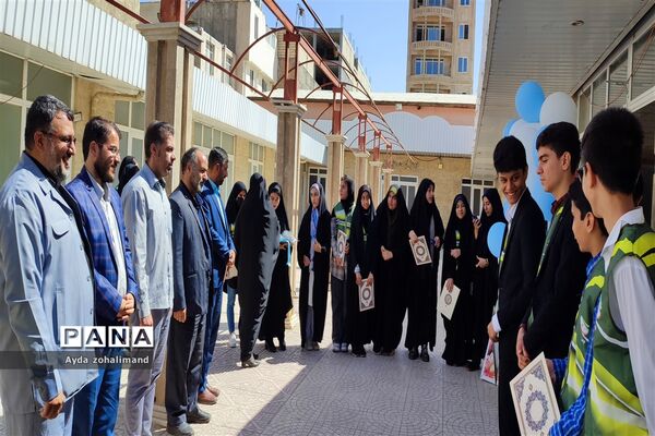برگزاری نشست رئیس آموزش و پرورش رباط کریم با جمعی دانش‌آموز خبرنگاران