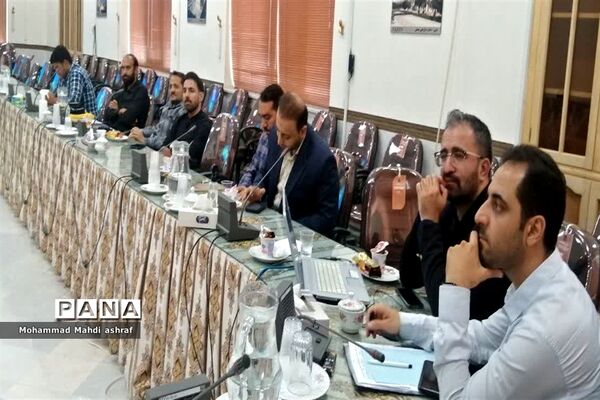 تجلیل از خبرنگار پانا در  روز خبرنگار با حضور مسئولان شهرستان نایین