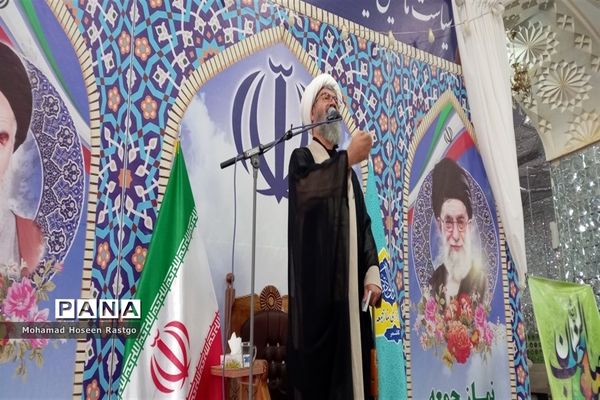 نماز جمعه کاشمر در امامزاده سیدحمزه(ع)