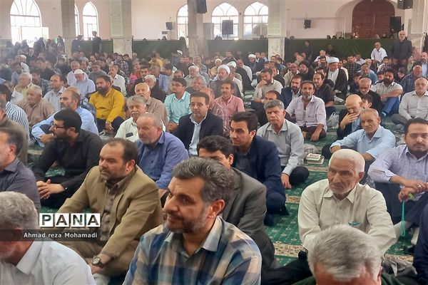 نماز جمعه کاشمر در امامزاده سیدحمزه(ع)