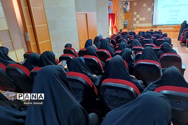 دوره آموزش معارف و اندیشه اسلامی بسیجیان در فرهنگسرای طاووسیه شیراز