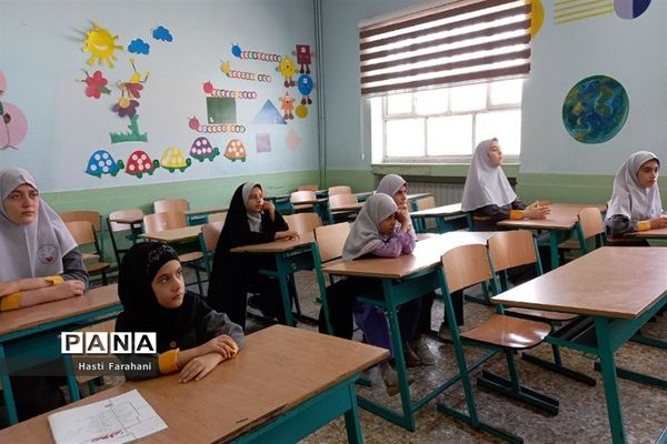 برگزاری کلاس‌های آموزشی تابستانه در مدرسه ریحانه‌النبی شهرستان‌قرچک