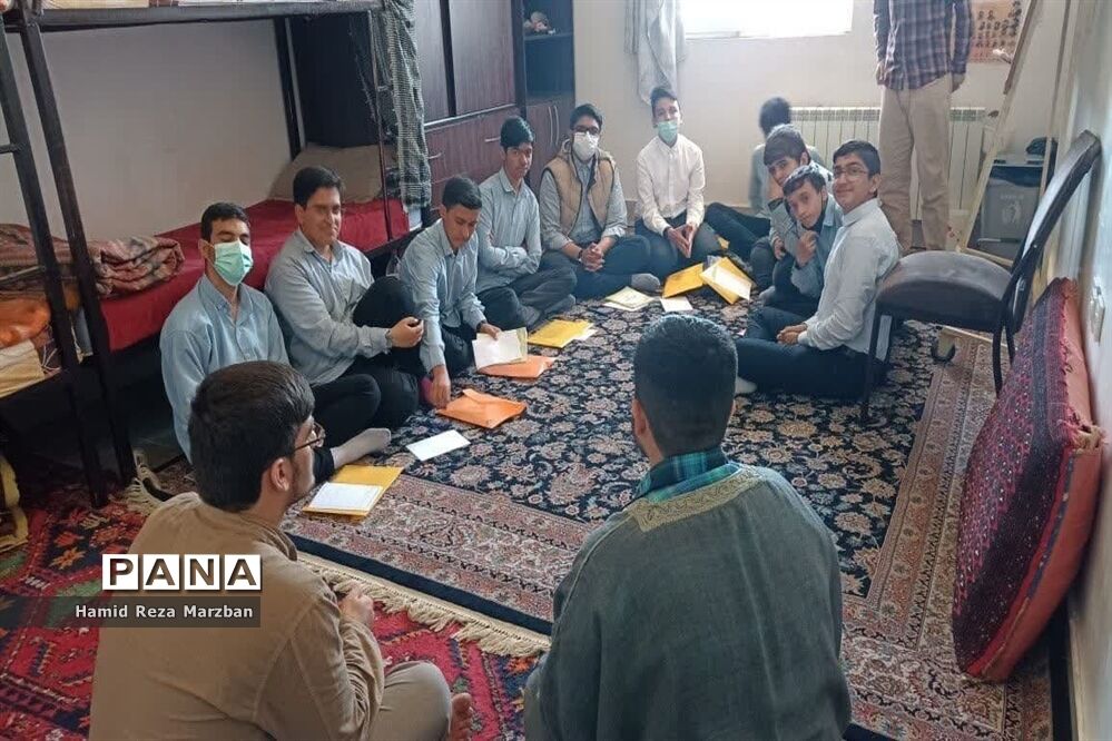 حضوردانش‌آموزان واحدهای آموزشی اسلامشهردرحوزه علمیه امام صادق (ع)