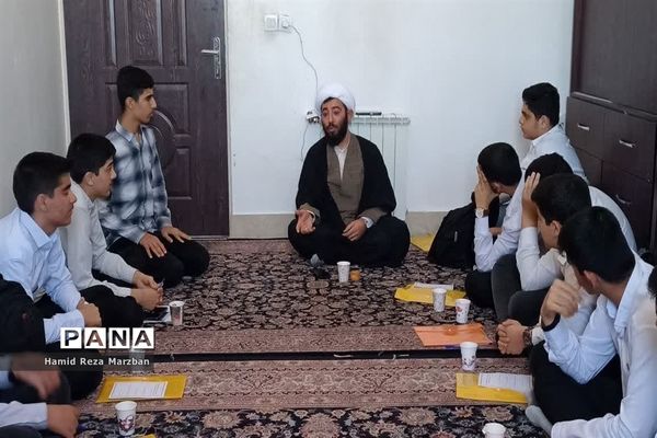 حضوردانش‌آموزان واحدهای آموزشی اسلامشهردرحوزه علمیه امام صادق (ع)