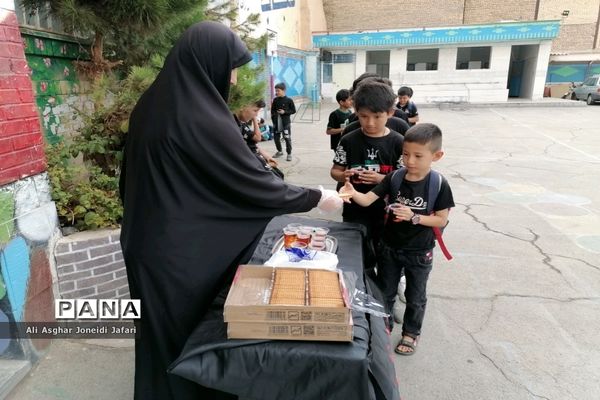 عزاداری دانش‌آموزان عاشورایی در پایگاه تابستانه مدرسه شیخ جنید(ره) پیشوا