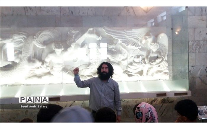 شاهنامه نبرد بین خوبی و بدی و خیر و شر است