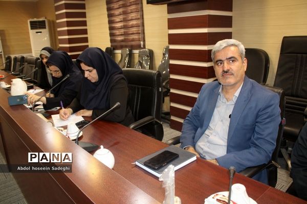 آیین رونمایی از پوستر مسابقه بزرگ کتابخوانی «ستاره‌ها چیدنی نیستند» و «بی پرده با حجاب» در بوشهر