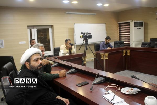 آیین رونمایی از پوستر مسابقه بزرگ کتابخوانی «ستاره‌ها چیدنی نیستند» و «بی پرده با حجاب» در بوشهر