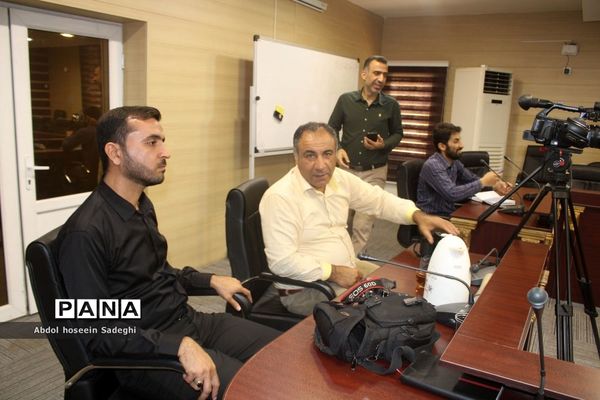 آیین رونمایی از پوستر مسابقه بزرگ کتابخوانی «ستاره‌ها چیدنی نیستند» و «بی پرده با حجاب» در بوشهر