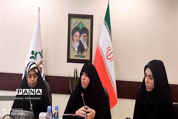دومین نشست تخصصی هیات اندیشه‌ورز کمیسیون بانوان و خانواده با حضور اعضای سازمان دانش‌آموزی خراسان‌رضوی