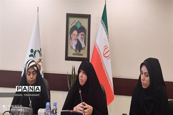 دومین نشست تخصصی هیات اندیشه‌ورز کمیسیون بانوان و خانواده با حضور اعضای سازمان دانش‌آموزی خراسان‌رضوی