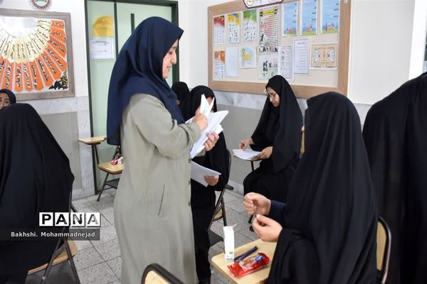 بازدید رئیس آموزش و پرورش ناحیه یک مشهد از نحوه برگزاری آزمون مدیران متقاضی مدیریت مدارس ناحیه یک