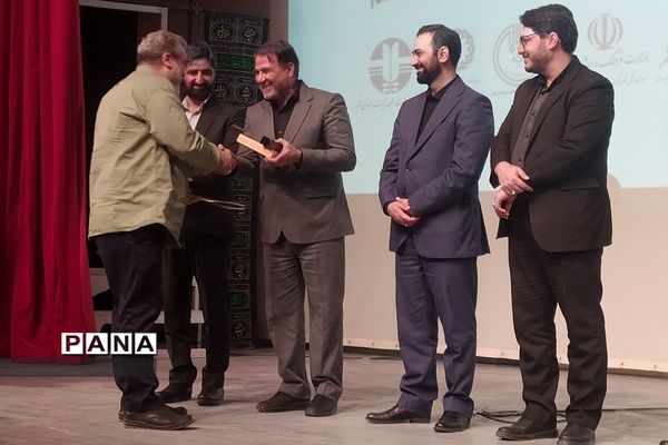 مراسم تجلیل از برترین‌های تشکل‌ها و مشارکت‌های اجتماعی در قم
