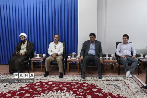دیدار مدیر، معاونان و کارشناسان آموزش و پرورش گلوگاه با نماینده ولی فقیه در مازندران