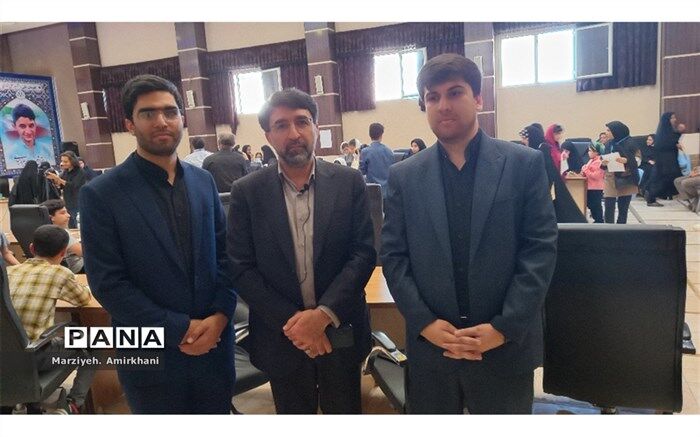 دانش‌آموزان باید با  چالش‌های کسب درآمد آشنا شوند