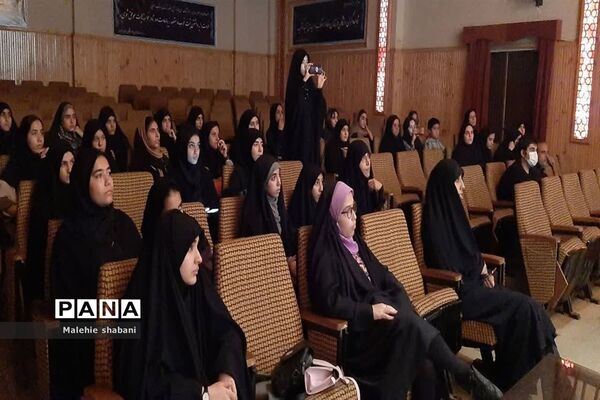 نمایشنامه خوانی ماه من
