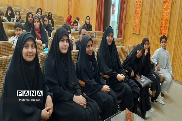 نمایشنامه خوانی ماه من