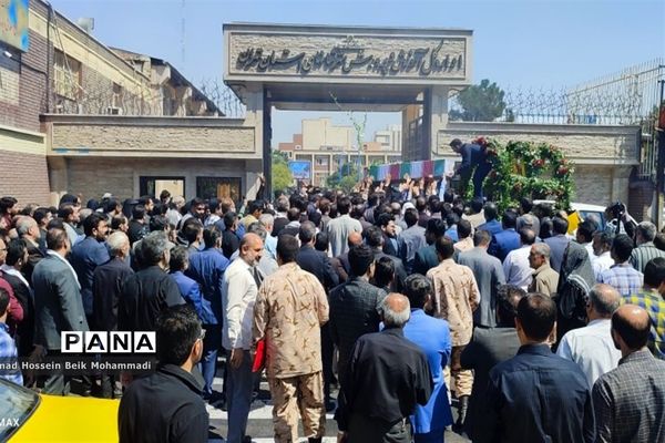 تشییع پیکر شهید دانش‌آموز در اداره‌کل آموزش و پرورش شهرستان‌های استان تهران