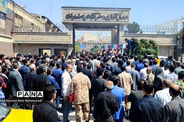 تشییع پیکر شهید دانش‌آموز در اداره‌کل آموزش و پرورش شهرستان‌های استان تهران