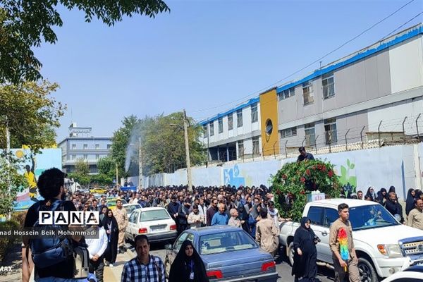 تشییع پیکر شهید دانش‌آموز در اداره‌کل آموزش و پرورش شهرستان‌های استان تهران