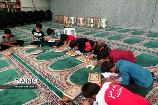 آموزش قرآن برای نوجوانان در مسجد صاحب الزمان (ع) محمدآباد عرب‌ها