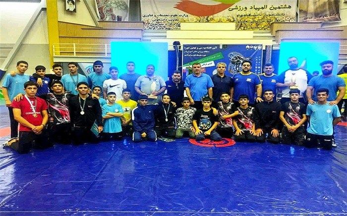 قهرمانی تیم کشتی آزاد دانش‌آموزان شهرستان‌های استان تهران /فیلم