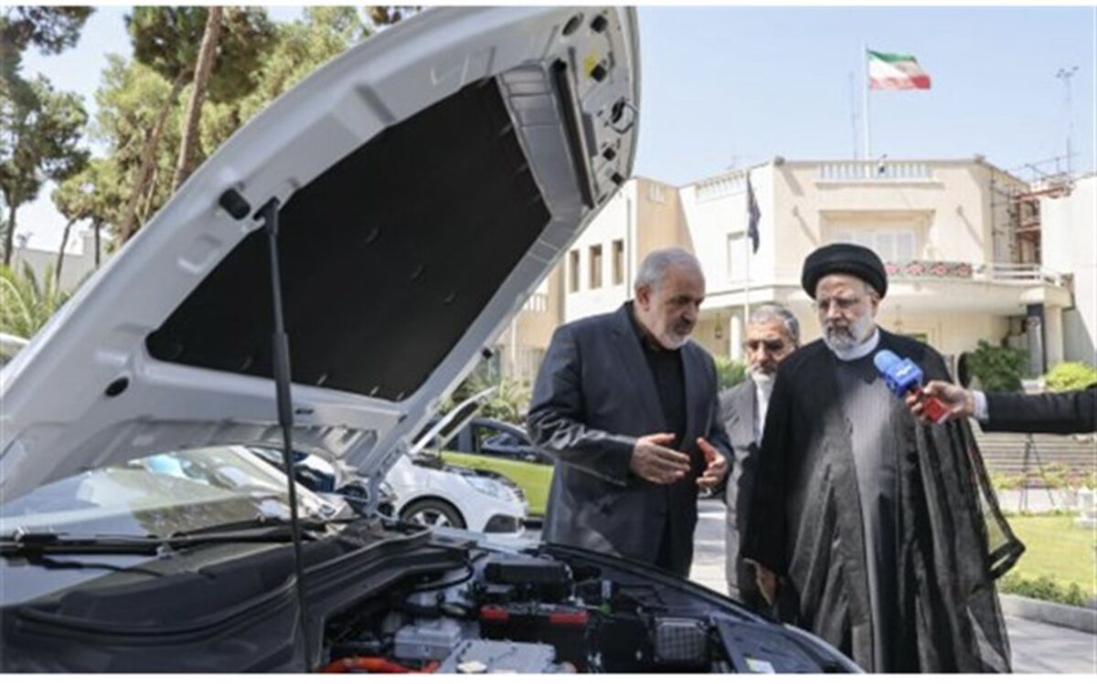 بازدید آیت الله رئیسی از انواع خودروهای برقی هیبریدی