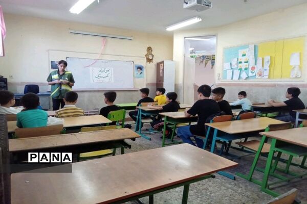 برگزاری کلاس آموزشی مکعب ‌روبیک با تدریس دانش‌آموز خبرنگار پانا