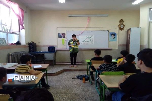 برگزاری کلاس آموزشی مکعب ‌روبیک با تدریس دانش‌آموز خبرنگار پانا