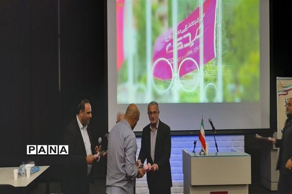 تجلیل از خبرنگاران در نور