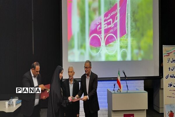 تجلیل از خبرنگاران در نور