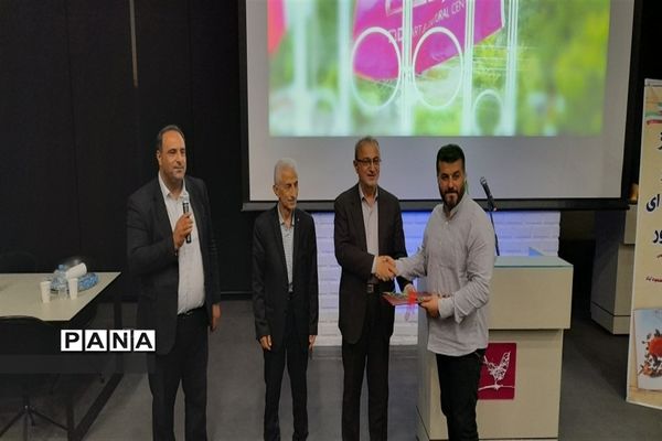 تجلیل از خبرنگاران در نور