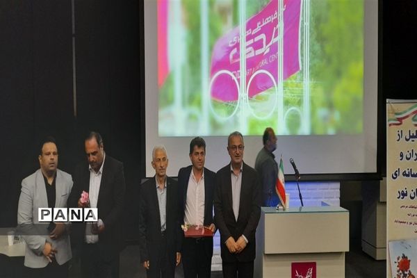 تجلیل از خبرنگاران در نور