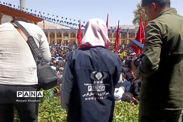 وداع با ۲  شهید حادثه تروریستی با حضور پر شور مردم شیراز