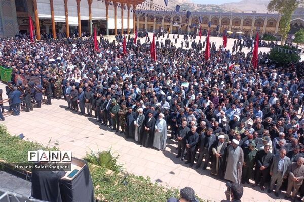 وداع با ۲  شهید حادثه تروریستی با حضور پر شور مردم شیراز
