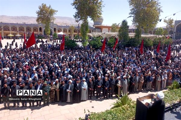 وداع با ۲  شهید حادثه تروریستی با حضور پر شور مردم شیراز
