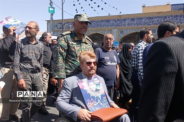 وداع با ۲  شهید حادثه تروریستی با حضور پر شور مردم شیراز