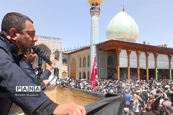 وداع با ۲  شهید حادثه تروریستی با حضور پر شور مردم شیراز