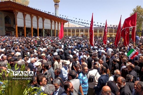 وداع با ۲  شهید حادثه تروریستی با حضور پر شور مردم شیراز