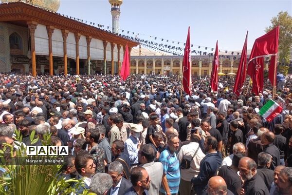 وداع با ۲  شهید حادثه تروریستی با حضور پر شور مردم شیراز