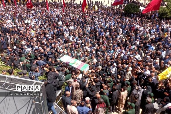 وداع با ۲  شهید حادثه تروریستی با حضور پر شور مردم شیراز